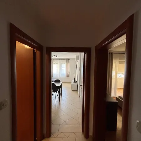 Mladeng Apartment *
