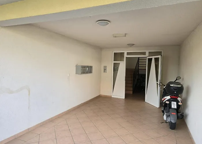 Mladeng Apartment *